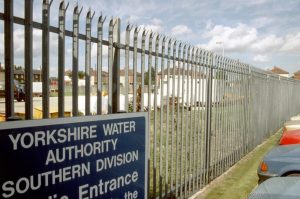 Palisade fencing for utility site