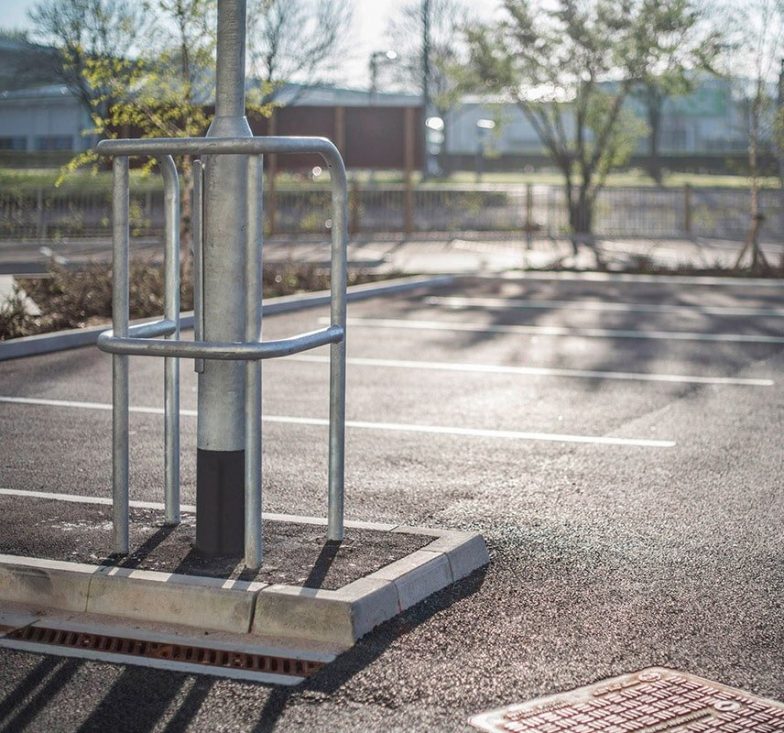 Lamp post protector for supermarkets