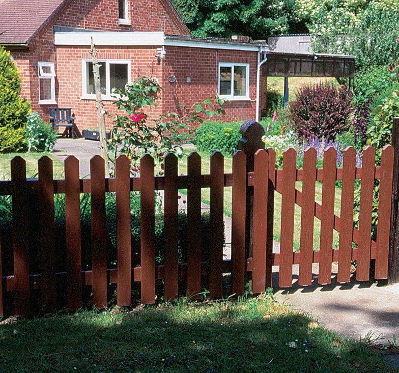 Recycled plastic picket fencing