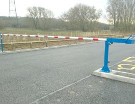 Manual arm barrier