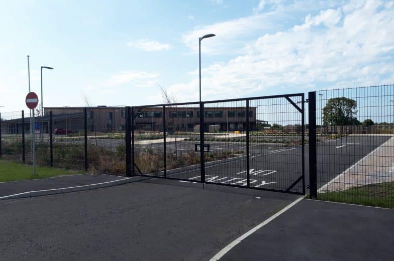 SR1 Swing Gates