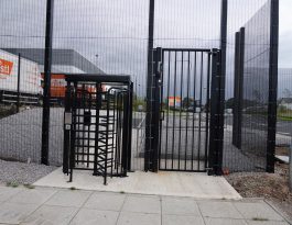 SR2 swing gates