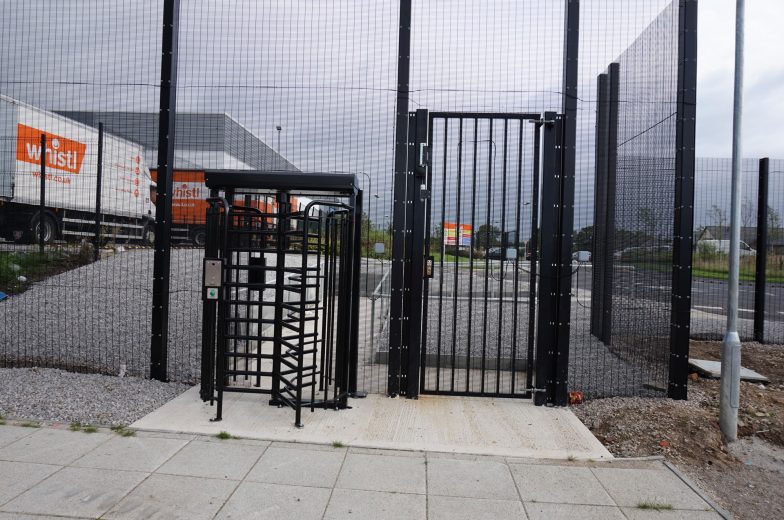 SR2 swing gates